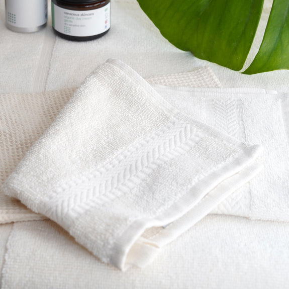 CLAIM YOUR FREE ORGANIC FACECLOTH – Our super-soft, certified organic facecloths (worth £4) are back – and they’re perfect for your daily skincare routine. Use it to gently remove masks, wipe away makeup, or even as a workout sweat cloth! Get yours FREE with any order over £25 (excluding shipping). Just add the facecloth to your basket and use code FACECLOTH at checkout! Hurry - limited stock!