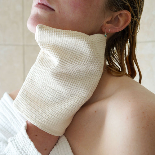 woman using conscious skincare face mitt