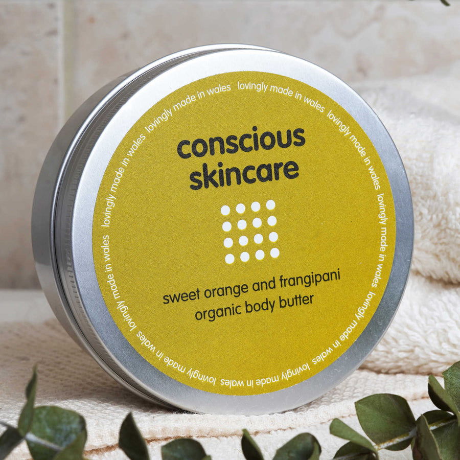 Vegan body butter in aluminium tin — Sweet Orange & Frangipani packshot at an angle