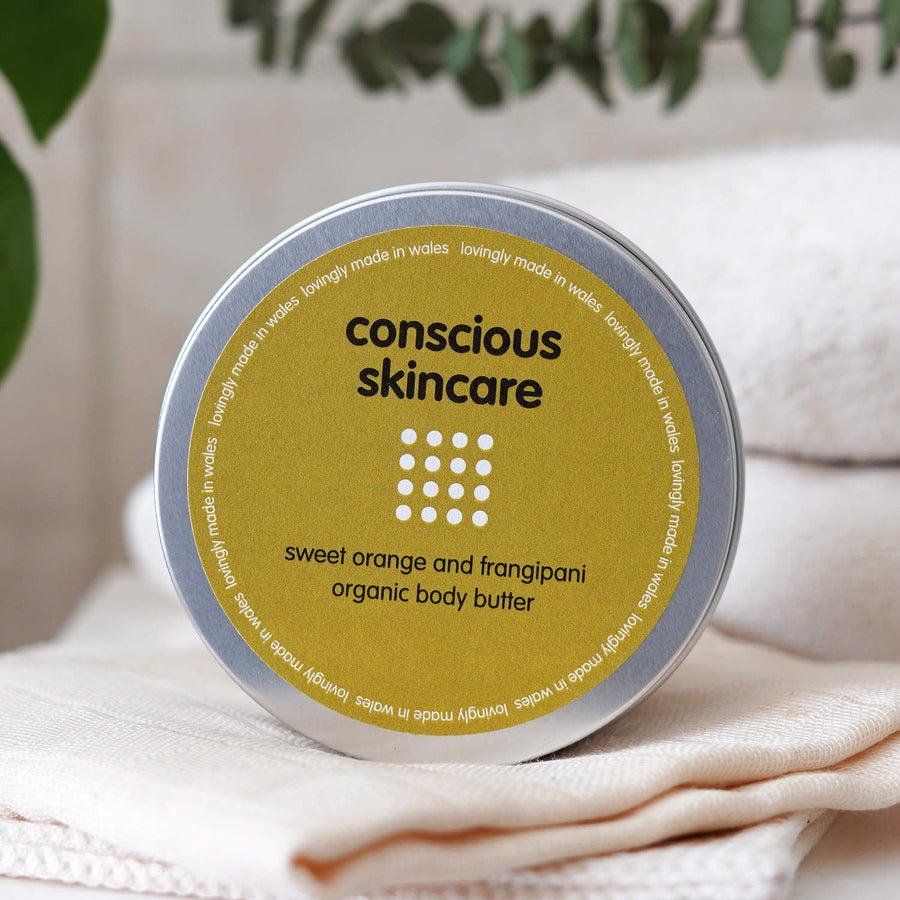 Whipped vegan body butter in aluminium tin, lifestyle shot