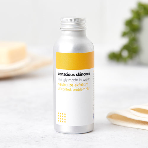 Neutralize exfoliator for oily skin in silver aluminium bottle with screw cap