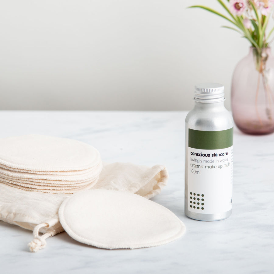 Make Up Melt natural makeup remover with organic cotton pads